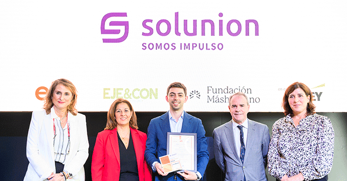 El equipo de Solunion recoge su distintivo MásTalentoSenior en la gala de entrega de premios